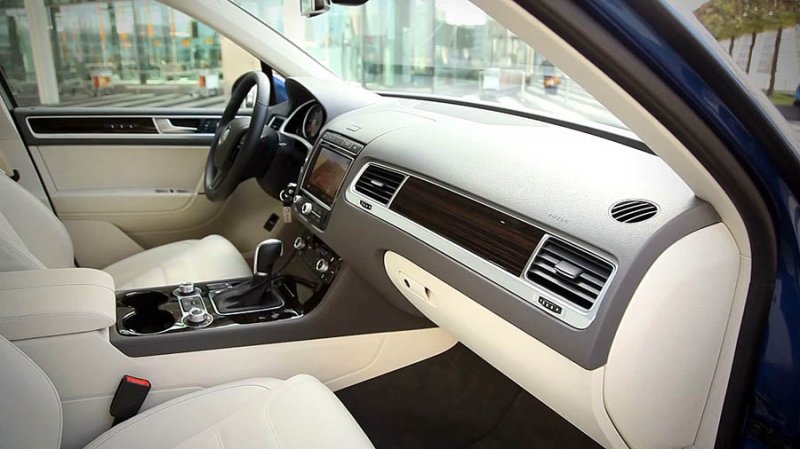 Volkswagen Touareg 2016 Р±РµР»С‹Р№