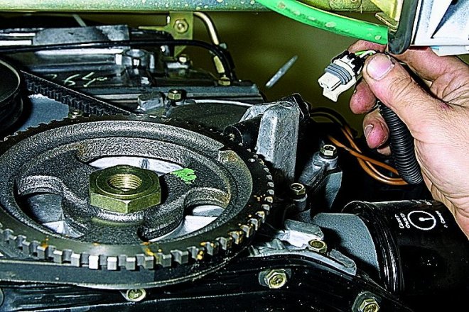 Неисправный зубчатый ремень привода